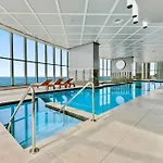 Luxe Canal View Apt In Surfers Steps From The Sea