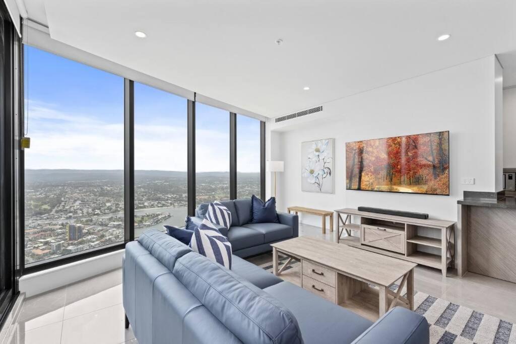 Luxe Canal View In Surfers Steps From The Sea Gold Coast