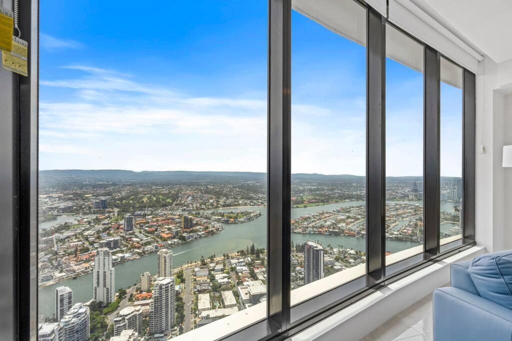 Apartment Luxe Canal View In Surfers Steps From The Sea