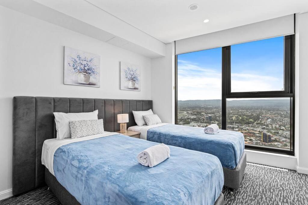 Luxe Canal View In Surfers Steps From The Sea Apartment Gold Coast